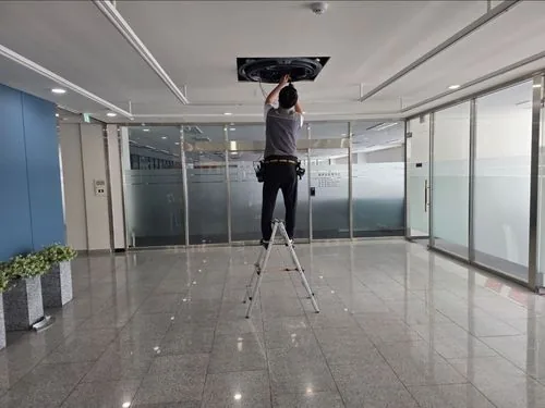 베테랑 엔지니어 현장 작업